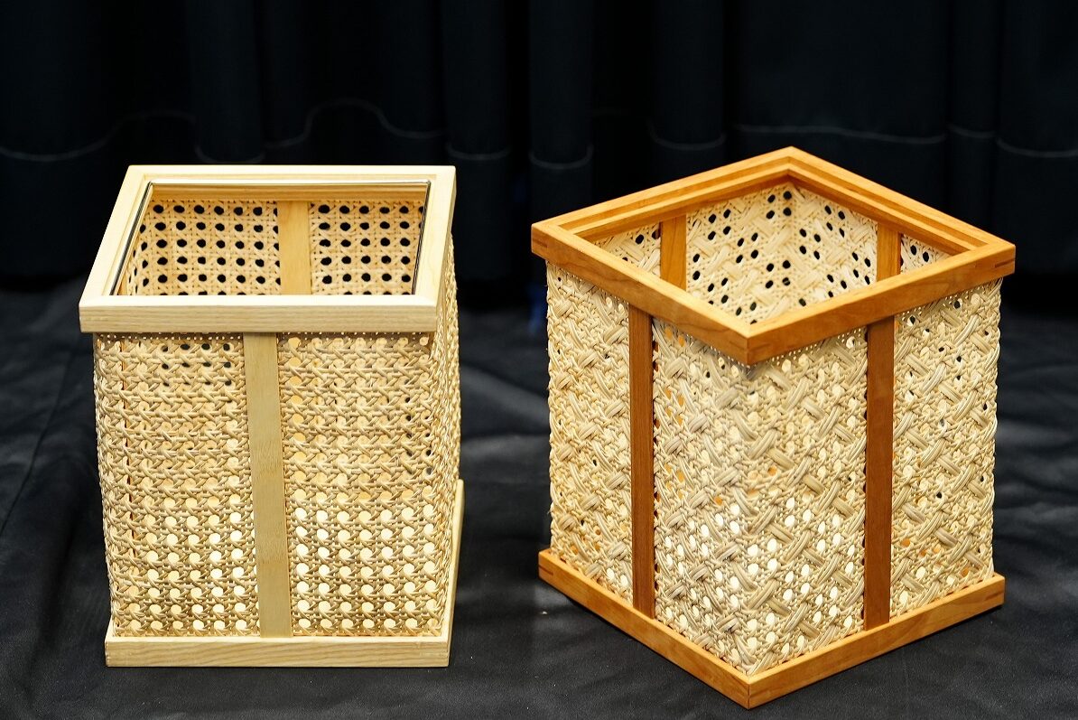 ラタン編み生地造作品を展示開始いたしました - 鹿田産業公式サイト