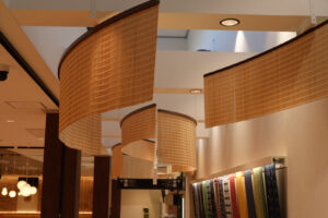 九州道上り 広川サービスエリア施設 (西日本パブリック株式会社様) 八女すだれを使用した天井装飾