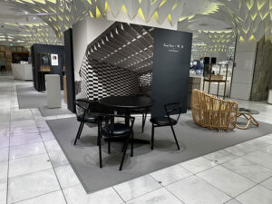 「Kengo Kuma + MA, YU（ケンゴ クマ プラス マユ）」ポップアップストアの様子